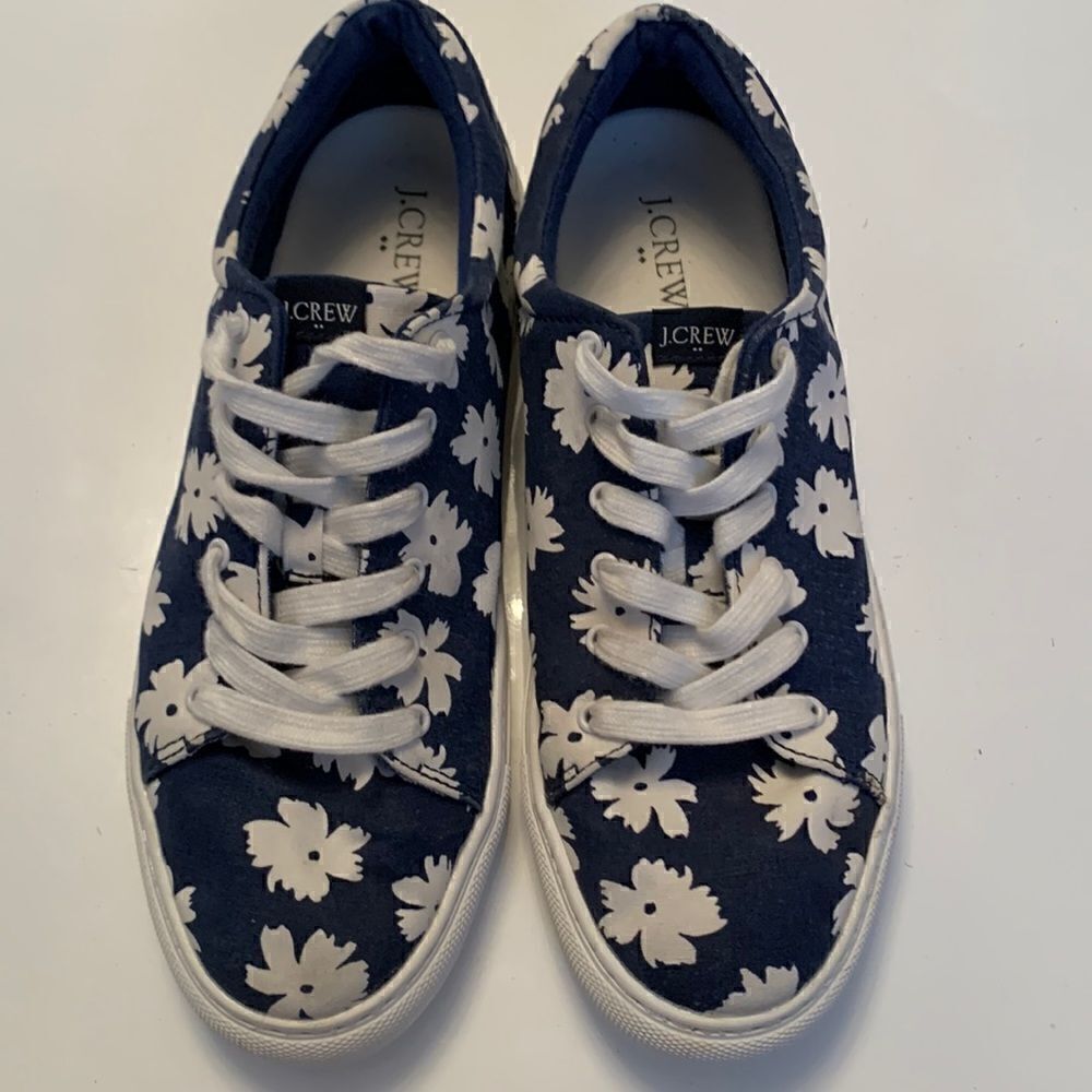 J.CREW Womens Laseup Sneackers. Size 9